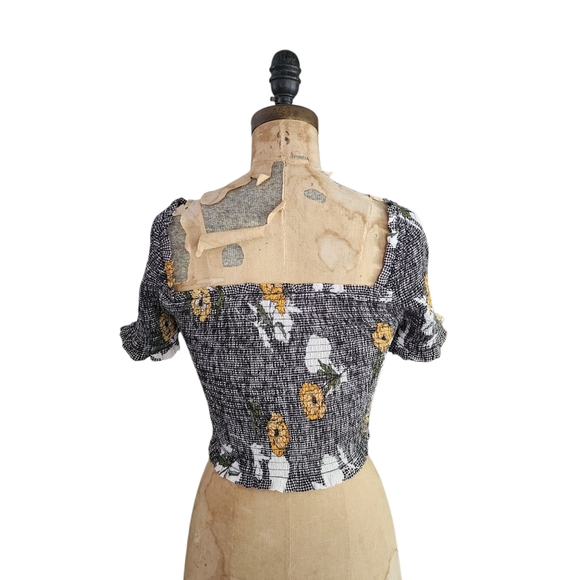 ASTR The Label Floral Smocked Short Sleeve Top M - Picture 4 of 5